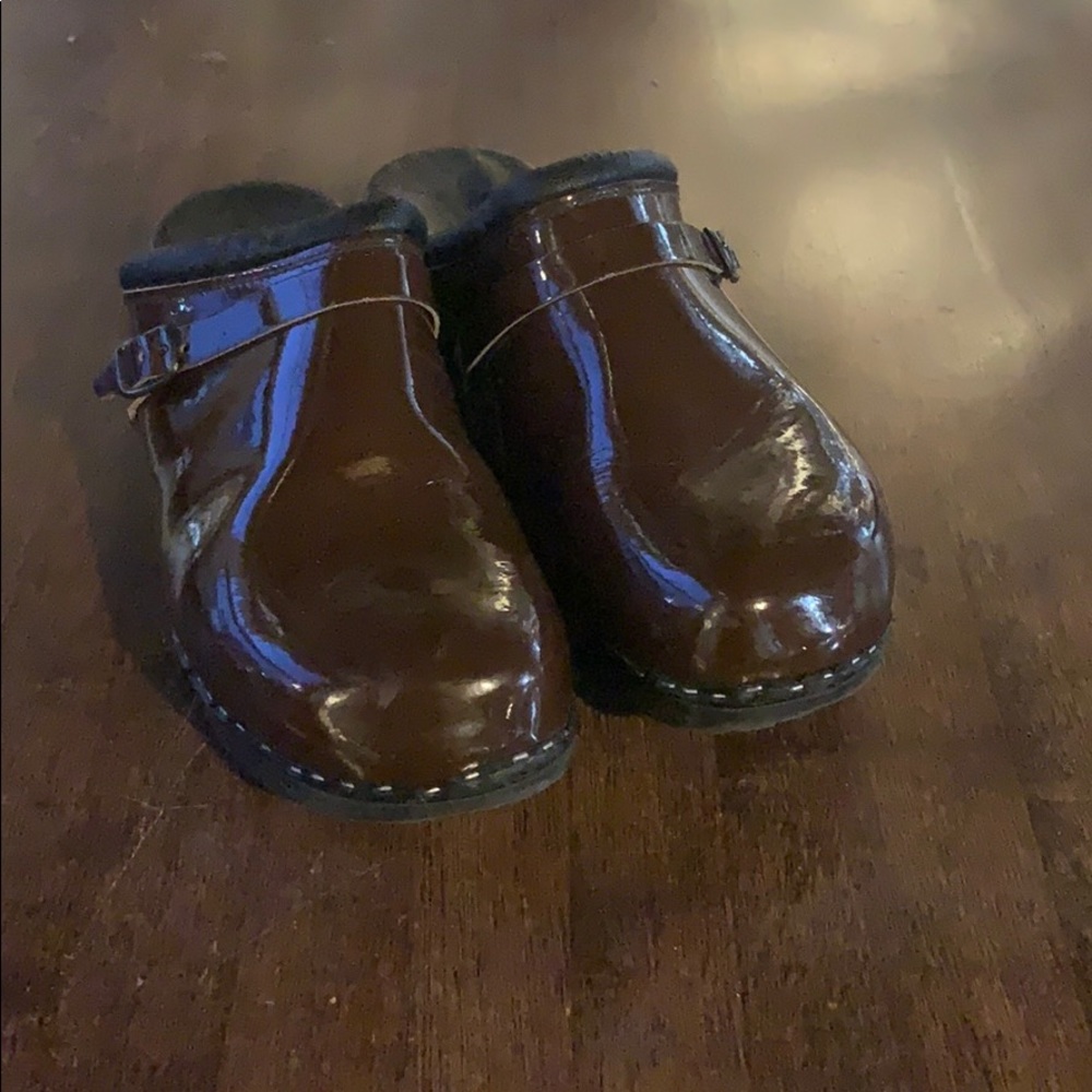 Patent leather brown clogs